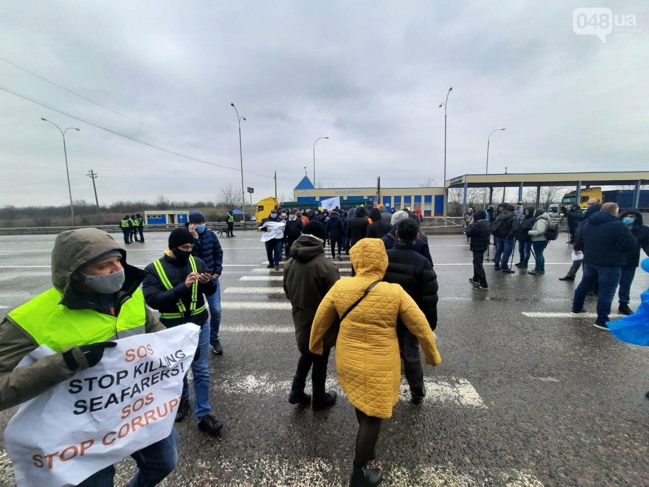 В Одессе моряки перекрыли трасу на Киев