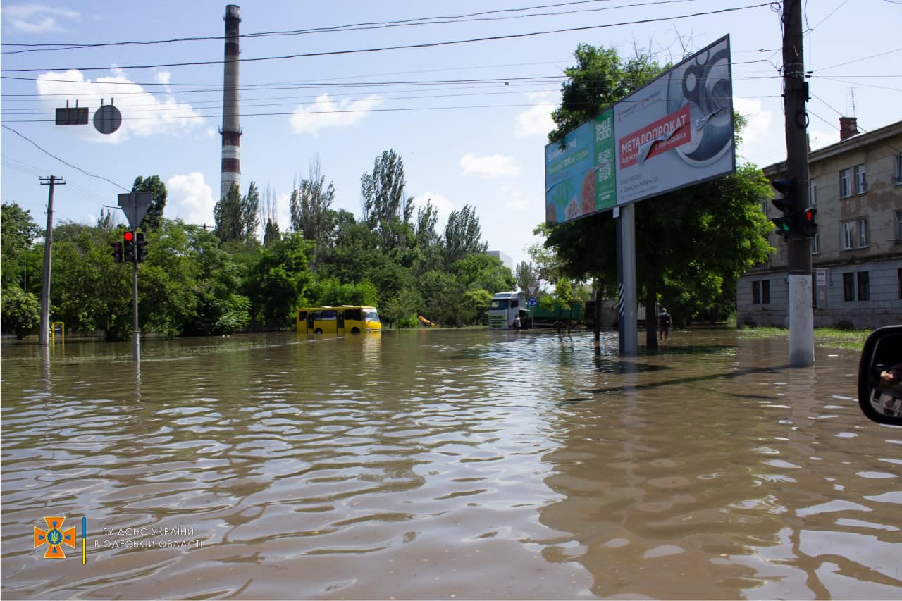 За ночь в Одессе выпала почти месячная норма осадков. Без света в области остались десятки населенных пунктов