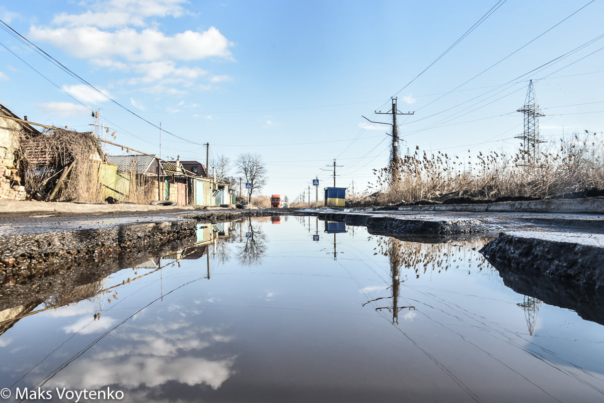 Фото: В одном из районов Одессы снег сошел вместе с асфальтом